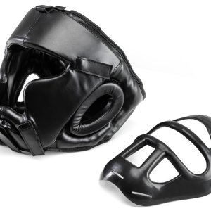 Kask treningowy z maską marki Evolution. Idealnie sprawdzi się podczas treningu boksu. Zaprojektowany w taki sposób by chronić: kości szczęki, kości policzkowe czy też nos. Plastikowa krata mocowana jest do kasku za pomocą rzepów. Kask bokserski MMA z maską Evolution - Evolution