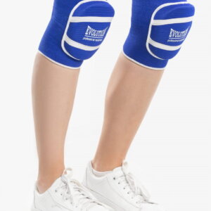 Ochraniacze na kolana zostały odpowiednio wyprofilowane, tak aby zapewniały komfort podczas użytkowania oraz największą możliwą ochronę. Mocne ściągacze uniemożliwiają zsuwanie się nakolannika, a wypełnienie pianką daję bezpieczeństwo przy upadkach przed kontuzjami. Nakolanniki siatkarskie Evolution Blue - Evolution