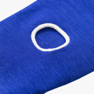 Ochraniacze na kolana zostały odpowiednio wyprofilowane, tak aby zapewniały komfort podczas użytkowania oraz największą możliwą ochronę. Mocne ściągacze uniemożliwiają zsuwanie się nakolannika, a wypełnienie pianką daję bezpieczeństwo przy upadkach przed kontuzjami. Nakolanniki siatkarskie Evolution Blue - Evolution