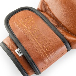 <strong>Nasze rękawice MMA w stylu Retro, wykonane ze skóry naturalnej, to połączenie klasyki z nowoczesnością, zapewniające nie tylko ochronę, ale i wyjątkowy komfort podczas każdego treningu.</strong> Rękawice MMA ze skóry naturalnej Retro Tan Evolution RM-130 - Evolution