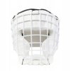 Kask treningowy z maską marki Evolution. Idealnie sprawdzi się podczas treningu boksu. Zaprojektowany w taki sposób by chronić: kości szczęki, kości policzkowe czy też nos. Plastikowa krata mocowana jest do kasku za pomocą rzepów. Kask bokserski MMA z kratą biały Evolution - Evolution