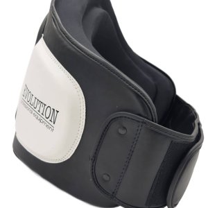 Ochraniacz brzucha <strong data-start="156" data-end="179">Protector Evolution</strong> to profesjonalny pas treningowy do sportów walki, idealny do treningów z kopnięciami, ciosami i ćwiczeń wzmacniających mięśnie brzucha. Wykonany z trwałego materiału PU, posiada 10 cm grubości, miękką wyściółkę wewnętrzną oraz regulację na mocny rzep. Wysoka jakość wykonania, mocne szwy i szeroki zakres regulacji zapewniają bezpieczeństwo i wygodę użytkowania Ochraniacz brzucha Protector Evolution - Evolution